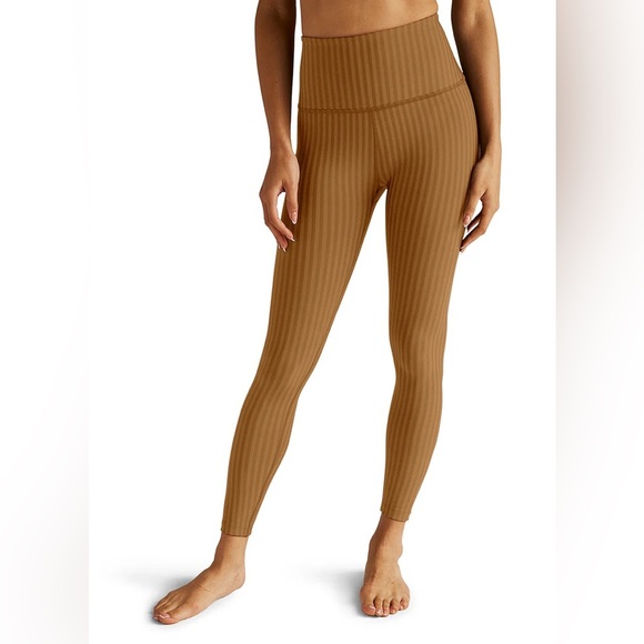 NWT Beyond Yoga Powerbeyond Strive High Waist Pocket Midi Legging - Picture 1 of 7